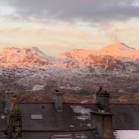 Cosy Cottage In Picturesque Snowdonia With Stunning Views Of The Moelwyn Mountains Blaenau Ffestiniog Exterior foto