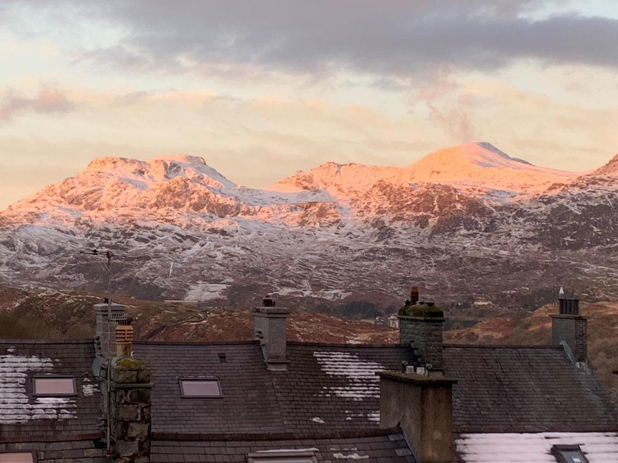 Cosy Cottage In Picturesque Snowdonia With Stunning Views Of The Moelwyn Mountains Blaenau Ffestiniog Exterior foto